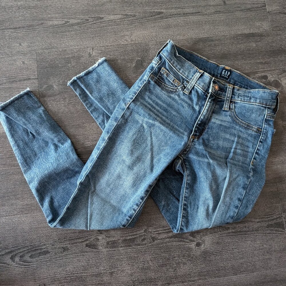 GAP Skinny Jeans (Size 00)